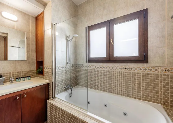 Villa Sunnyvillas: 4br Seafront Villa*private Pool*bw44 *